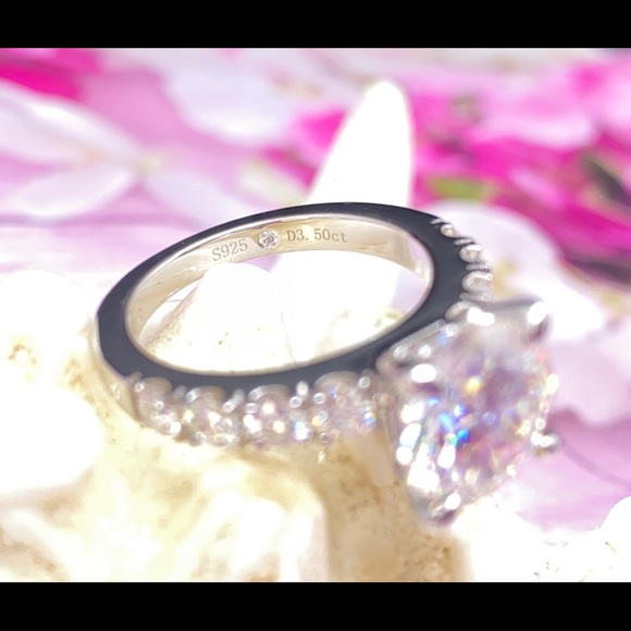 4.5ct moissanite ring with certificate - Picture 9 of 15